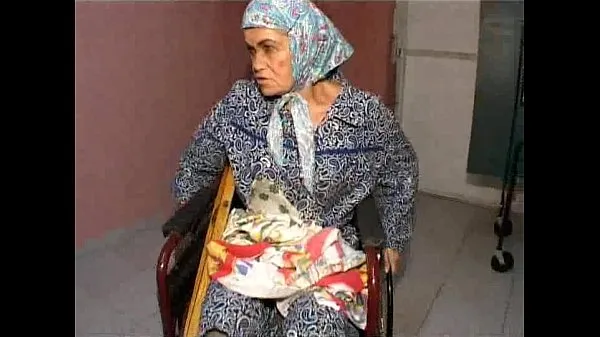 Granny Effie vs 3 Bad Guys total Video baru