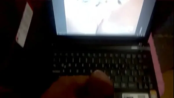 Čerstvé Masturbating watching porn celkový počet videí