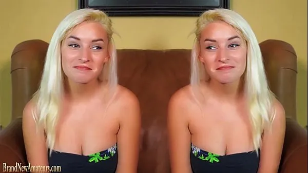 Nuovi Big seni teen hottie si scatena su un divano casting video totali