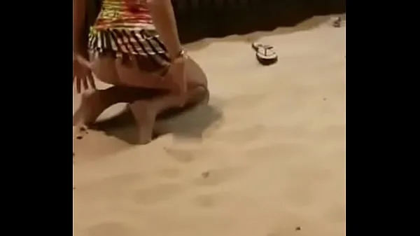 Naughty young woman takes off her panties and hits a siririca on the beach total Video baru
