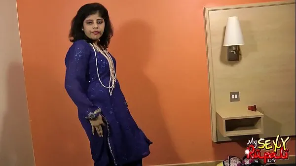 إجمالي Gujarati Indian Next Door Girl Rupali Acting As Pornstar مقاطع فيديو حديثة