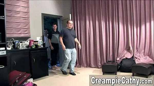 Total de Creampies gangbang desleixados vídeos recentes