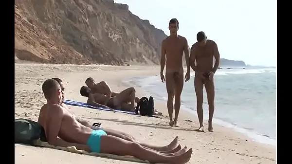 Total de Orgia gay de praia vídeos recentes