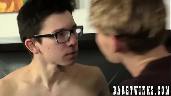 Twink nerd eyacula a chorros mientras lo follan a pelo vídeos en total nuevos