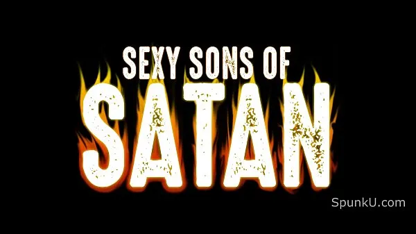 Nieuwe Sexy step Sons of Satan Kinky Sling Fuck Between Muscle Daddy and Hot Harnessed Twink video's in totaal