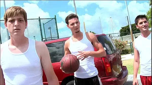 Nuovi BAIT BUS - Athletic Hottie Noah River si fa scopare per avere sesso gay con John Stone video totali