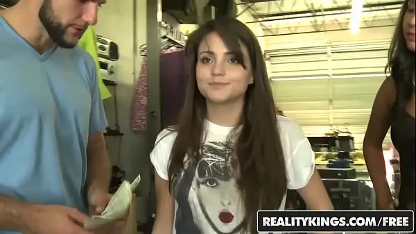 Φρέσκα Cute teen (Cara Swank) and her friend share a dick for a lil cash - Reality Kings συνολικά βίντεο