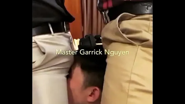 새로운 총 Master Garrick and his friend dominated a lucky slave개의 동영상