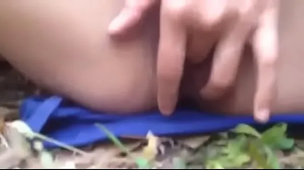 Ferske Masturbating in the woods videoer totalt