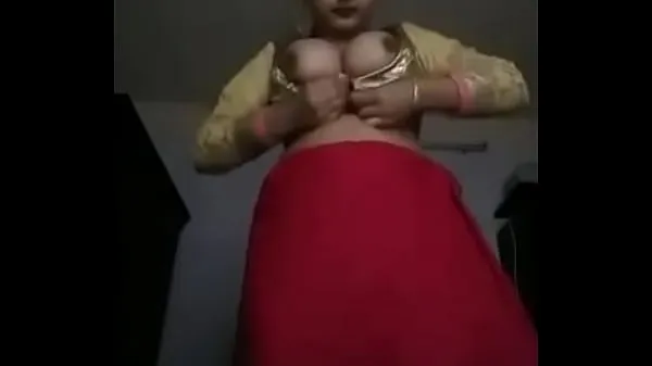 إجمالي Desi sexy bhabhi shows her beautiful boobs and pussy مقاطع فيديو حديثة