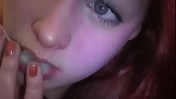 Nya Married redhead playing with cum in her mouth videor totalt