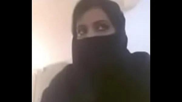 ใหม่ Muslim hot milf expose her boobs in videocall วิดีโอทั้งหมด