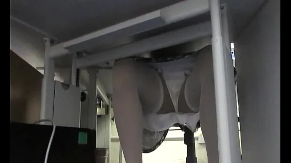 Tổng cộng Under her desk at work video mới