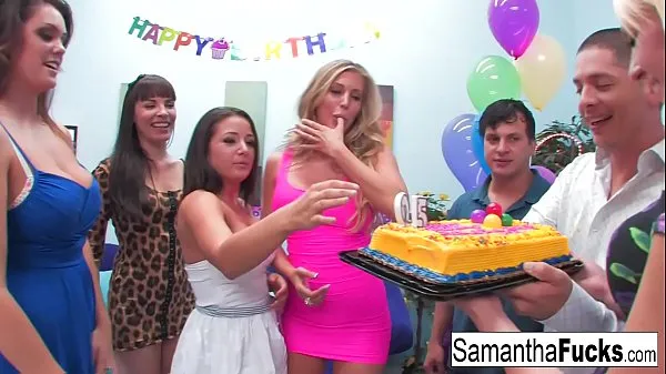 Friske Samantha celebrates her birthday with a wild crazy orgy videoer i alt