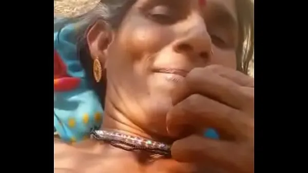 Nouvelles Desi village aunty pisse et baise vidéos au total