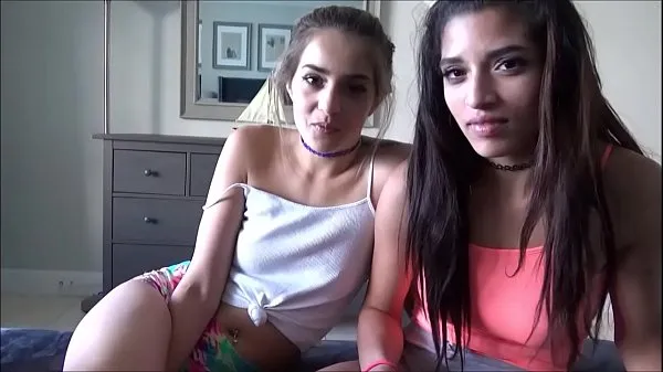 Nouvelles Latina Teens baise le propriétaire pour payer le loyer - Sofie Reyez & Gia Valentina - Preview vidéos au total