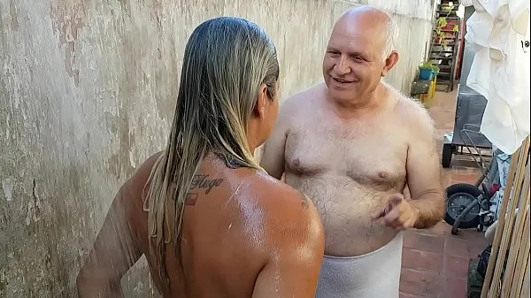 Fresh Grandpa bathing the young girl he met on the beach !!! Paty Butt - Old Grandpa - El Toro De Oro total Videos