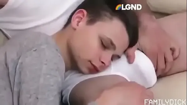 Nieuwe step Daddy and son fucking on the couch video's in totaal