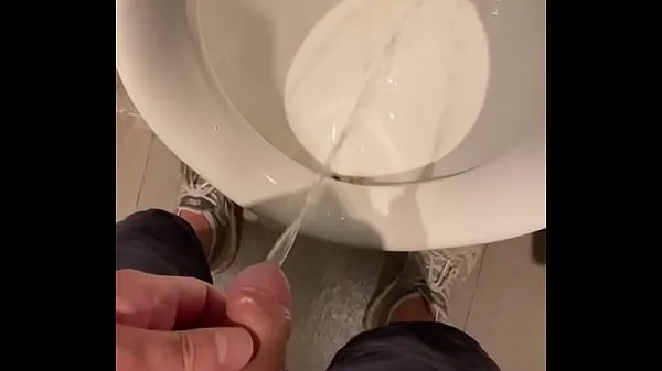 Celkový počet nových videí: Tiny useless foggot cock pee in toilet