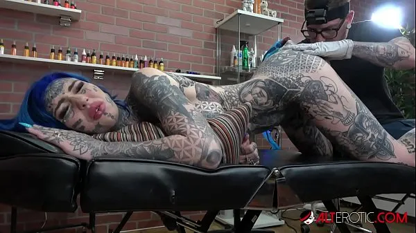 تازہ Amber Luke gets a asshole tattoo and a good fucking کل ویڈیوز