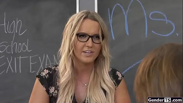 Tuoreet Big tits trans teacher Kayleigh Coxx helps her student with his hardon so he can make his deepthroats and gets sucked before he barebacks her videot yhteensä