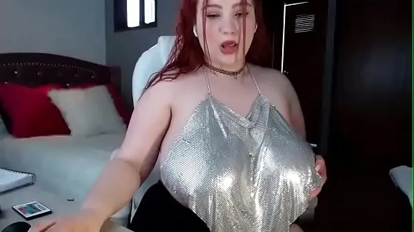 Friske Busty BBW Redhead 3SK0L XXX shows massive boobs and masturbates videoer i alt