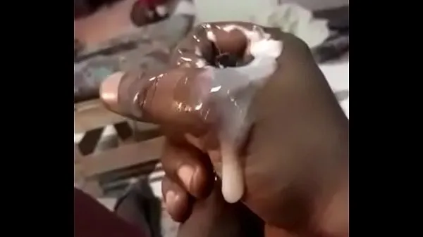 Friss Handjob with a lot of moaning and milk from a black male 2/2 összes videó