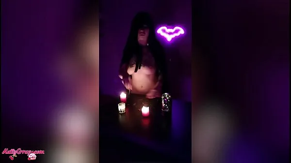 Celkový počet nových videí: Cloaked Cutie Masturbates On Halloween Night