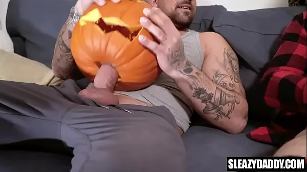 إجمالي DadCreep - Stepdad and stepson fuck pumpkins on halloween مقاطع فيديو حديثة