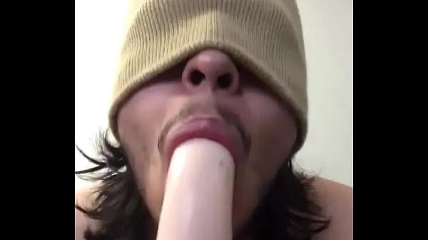 Nuovi Dl slut succhia un dildo da 8 pollici video totali