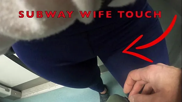 Skupaj My Wife Let Older Unknown Man to Touch her Pussy Lips Over her Spandex Leggings in Subway svežih videoposnetkov