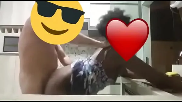 新鲜的 Negra casada dando gostoso na cozinha 总共的视频