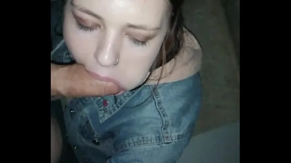 Friss Girl sucked in the entrance (Amateur összes videó