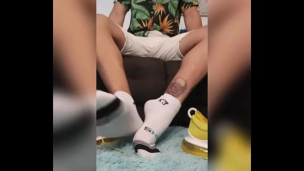 Lat&iacuteShow his Feet and Socks total Video baru