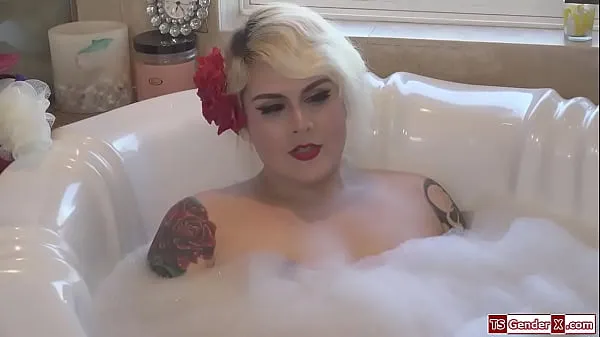Skupaj Trans stepmom Isabella Sorrenti anal fucks stepson svežih videoposnetkov