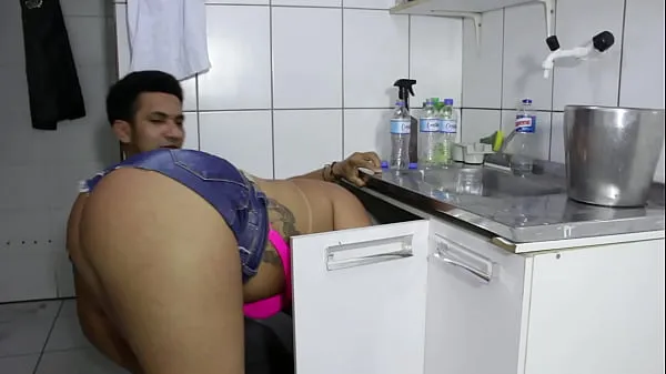 Fresh The cocky plumber stuck the pipe in the ass of the naughty rabetão. Victoria Dias and Mr Rola total Videos