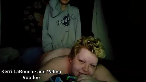 إجمالي Trans Girl Kerri Fucks Velma Voodoo مقاطع فيديو حديثة