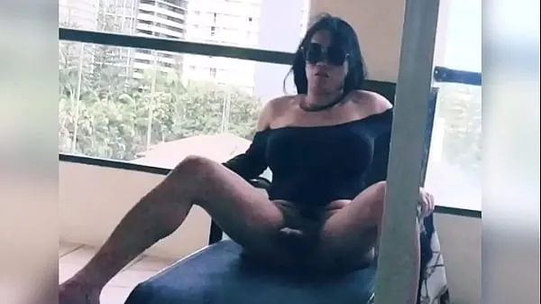 تازہ tranny stroking her big cock in her hotel balcony کل ویڈیوز