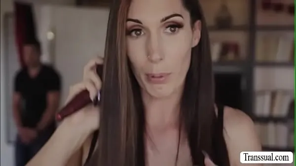 ताज़ा Stepson bangs the ass of her trans stepmom कुल वीडियो