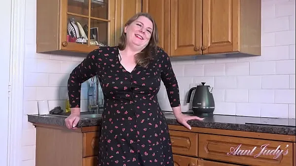 Frische TanteJudys - Cookin' in the Kitchen mit der 50-jährigen, üppigen BBW Rachel Gesamtvideos