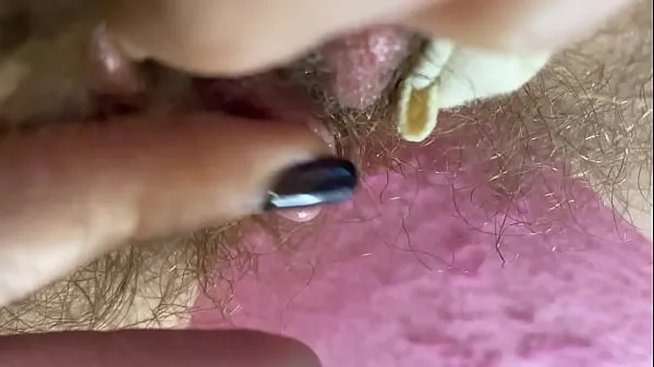 Čerstvé Closeup hairy cunt cums hard with erected clitoris celkový počet videí