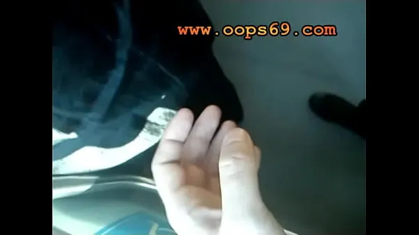 Всего свежих видео: Незнакомец трогает сиськи в автобусе