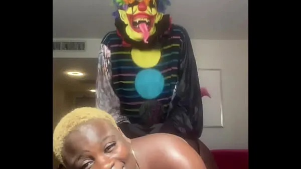 새로운 총 Marley DaBooty Getting her pussy Pounded By Gibby The Clown개의 동영상