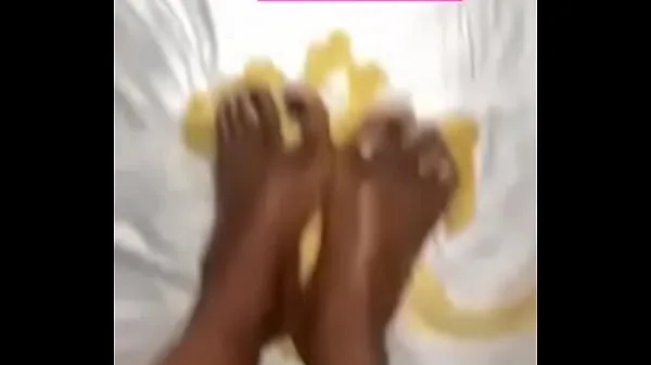 Nieuwe Pretty ebony feet plays with banana video's in totaal