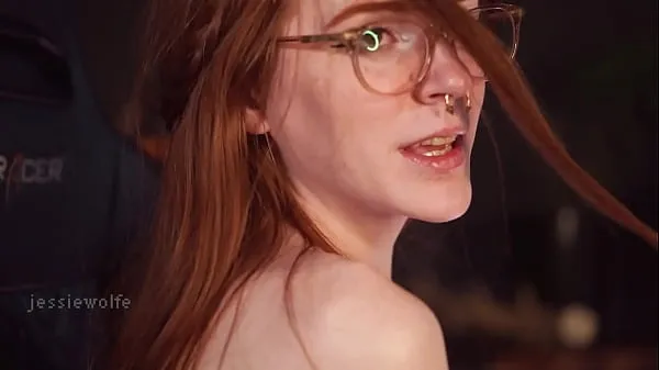 合計 Long red hair is your thing and this ginger wants to make you cum 件の最新動画