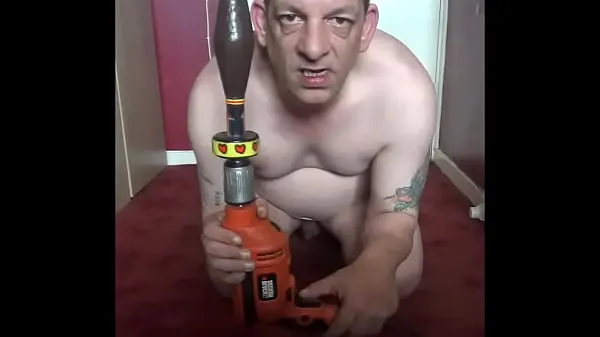 إجمالي bisexual amateur mark gives his own ass a good dildo drilling with a 240 volts electric drill spinning in his ass on full power مقاطع فيديو حديثة