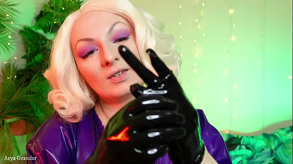 Nieuwe ASMR wearing latex rubber gloves - beautiful hot blonde MILF teasing close up video's in totaal