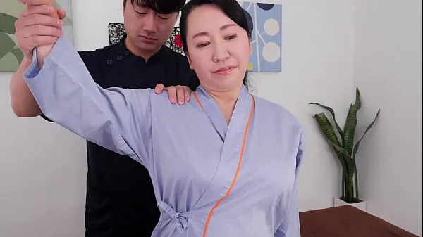合計 A Big Boobs Chiropractic Clinic That Makes Aunts Go Crazy With Her Exquisite Breast Massage Yuko Ashikawa 件の最新動画