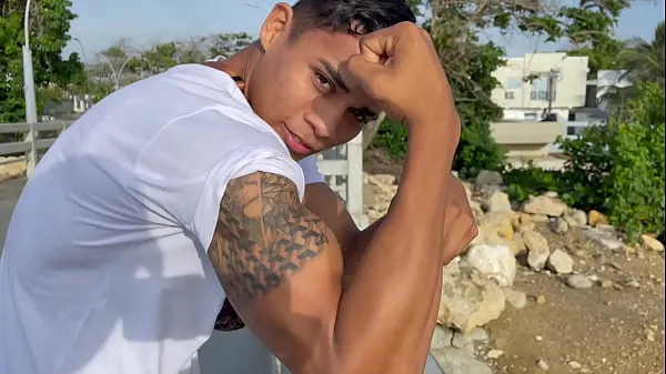 تازہ We have yet another awesome athletic and muscular teen from Colombia, Lucian Reed. We took Lucian for a trip to the ocean, and you will experience some spectacular scenery only trumped by incredibly cute and athletic Lucian flexing his muscles. Enjoy کل ویڈیوز