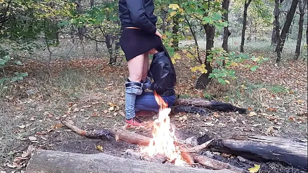 Nuovi Sesso rischioso nel bosco buio vicino al fuoco video totali